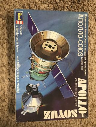 Apollo Soyuz U.  S.  - Soviet Space Link - Up Model Open Box