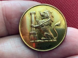 Seated Lion With A Roman Column 25.  4mm Gilt Livery Button Firmin 1875 - 95`