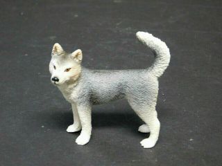 Miniature Malamute Dog Figurine 2.  5 " Tall Schleich Amlimes 69 73527 Cond.