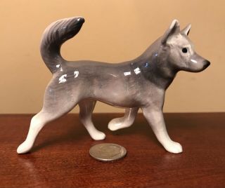 Hagen - Renaker Mini 3335 Sled Dog - Miniature Ceramic Alaskan Malamute Or Husky