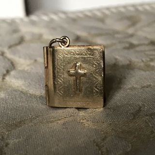 A Vintage 9ct Gold Bible Book Lords Prayer Charm Chain Pendant Bracelet