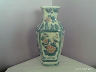 Lovely Vintage Chinese Porcelain Flowers & Birds Design Vase 20.  5 Cms Tall