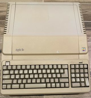 Vintage Apple Iie Platinum A2s2128 Computer W/ Expansion Card/power Cord