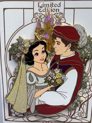 Snow White Fantasy Pin.  Snow White And The Prince Wedding Pin.  Le 50