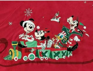 Disney Store Mickey Mouse and Friends Holiday Tree Skirt 52 