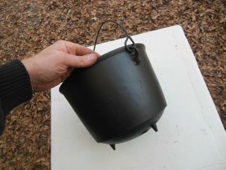 Vintage 7 Cast Iron Cauldron Kettle Pot 9 1/2 " Outside Diameter