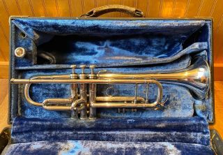1970s Bach Stradivarius Lightweight Professional Trumpet Model 180s37 W/Case 2