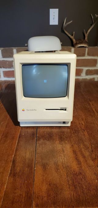Vintage Macintosh Plus M0001a