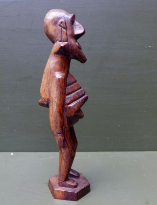 Antique and quality wood ancestor statue from the Easter Island. 3