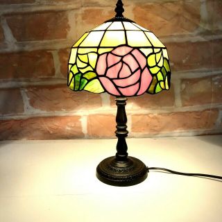Vtg Tiffany Style Stained Leaded Glass Floral Table Night Stand Lamp 15 In Tall