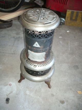 Vintage Perfection Smokeless Oil Heater Model 560