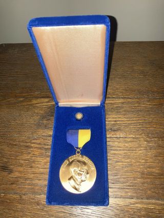 Vintage Rotary International Medal Paul Harris Fellow Lapel Pin Case 3