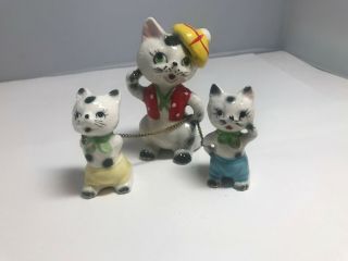 Vtg Singing Mother Cat & 2 Kittens On A Chain Ceramic Figurines