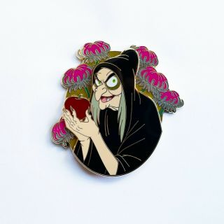Old Hag The Evil Queen Snow White Yoyo Pop Disney Fantasy Pin Limited Edition