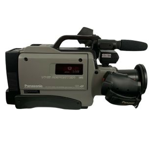 Vintage Panasonic AG - 196 Pro Line VHS Reporter Movie Camera in Hard Case 3
