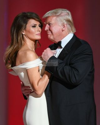Donald Trump & First Lady Melania Dance At Liberty Ball - 8x10 Photo (ab - 374)