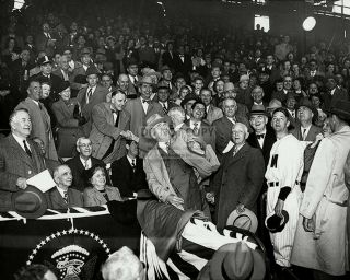 President Harry Truman Throws Out First Baseball Of Season - 8x10 Photo (aa - 111)