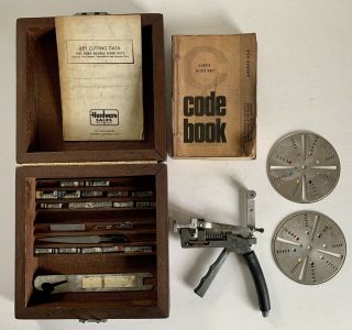 Vintage Curtis Noll Industries Model G Auto Key Cutter Maker Kit Code Book 1971
