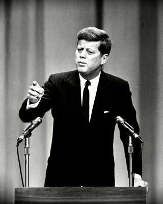 President John F.  Kennedy During First Press Conference - 8x10 Photo (aa - 819)