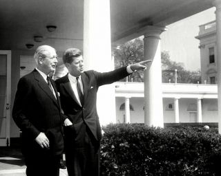 President John F.  Kennedy With Harold Macmillan British Pm - 8x10 Photo (aa - 284)