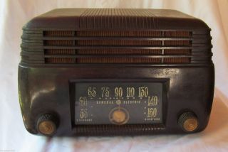 Vintage 1950s Art Deco General Electric Model 200 Bakelite Radio All