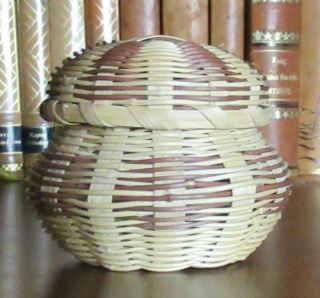 Vintage Native American Cherokee Indian Handmade Signed Honeysuckle Basket W/lid