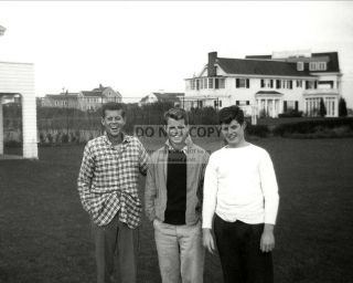 John F.  Kennedy With Brothers Robert And Edward In 1948 - 8x10 Photo (op - 752)