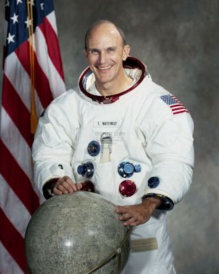 Astronaut Ken Mattingly - 8x10 Nasa Photo (zz - 909)