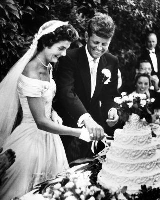 John F.  Kennedy And Wife Jacqueline Cut Wedding Cake - 8x10 Photo (aa - 796)