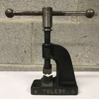 Vintage Toledo No.  00 Open Side Pipe Vise Well Diggers