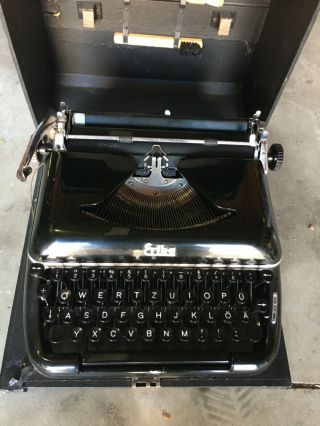 Erika Model 10 - Portable Typewriter - German