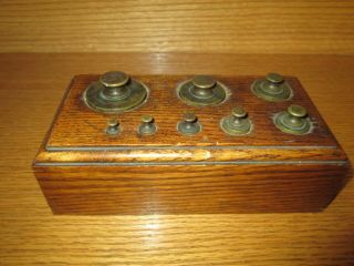 Vintage Brass Metal Weight Set For Scale In Wood Holder Avd W - 2