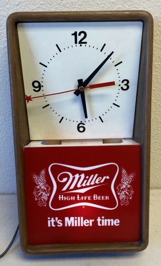 Miller High Life Beer Lighted Wall Clock Bar Sign Vintage 1982 It 