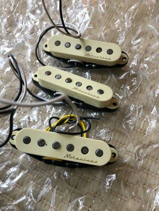 Fender Vintage Noiseless Stratocaster Guitar Pickups Set -