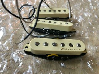 Fender Vintage Noiseless Stratocaster Guitar Pickups Set - 3