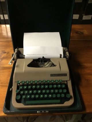 Vintage Underwood Leader Typewriter With Marbled Green Case