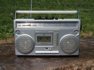 Vintage Montgomery Ward Boombox Model No.  Gen - 3995a - Am/fm Cassette Radio 8 - Track