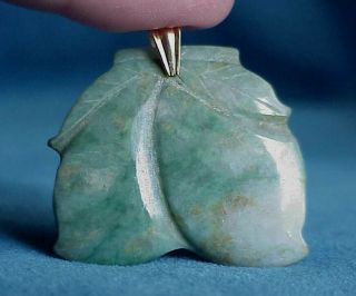 Vintage Chinese Hand Carved Green Jade Peach Fruit Pendant Necklace