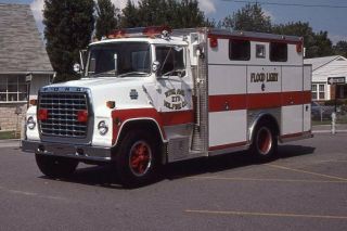 Wise Avenue Md Floodlight 273 1983 Ford L700 Evf - Fire Apparatus Slide