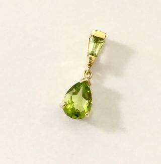 Vintage 9ct Gold Peridot Green Pendant Claw Set Pear Shaped 0.  6g