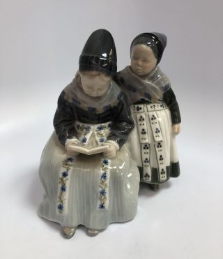Vintage Royal Copenhagen Denmark 1395 Porcelain Figurine " Two Girls Reading "
