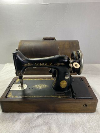 Singer Vintage Sewing Machine Model 99 W/traveling Case