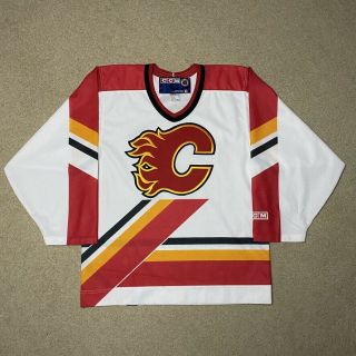 Vintage Calgary Flames Ccm Hockey Jersey Nhl Small White Pedestal 95 - 00 Like