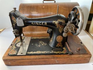 Singer 1910 Portable Sewing Machine Model 17 With Bent Wood Case Powers Up