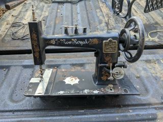 (hd20) Vintage Antique Royal Cast Iron Sewing Machine Head Only & Accesories
