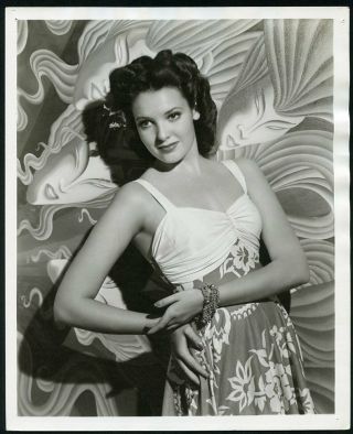 Linda Darnell In Portrait Vintage 1940s Dblwt Photo