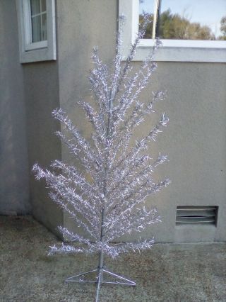 Vtg Silver Glow Aluminum Christmas Tree - 4 1/2 Foot,  59 Branches 5 Foot