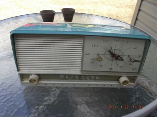 Vintage 1959 Rca Victor Am Clock Radio Model 8 - C - 7le