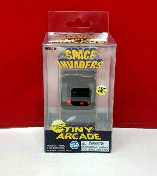 Worlds Smallest Tiny Arcade Space Invaders Mini Handheld Retro Game Keychain