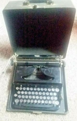 Vintage 1938 Royal Touch Control Portable Typewriter W/ Case Model O 743318
